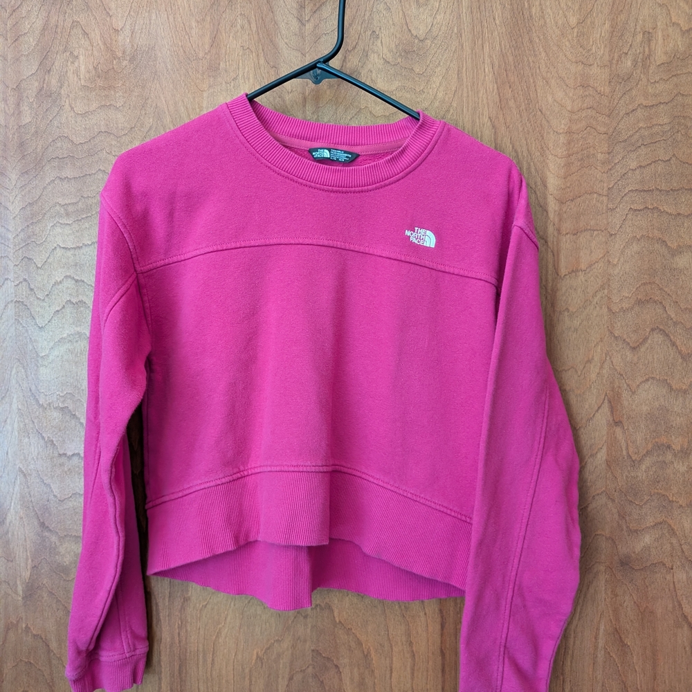 The North Face Teen Camp Crew Fuchsia Sweatshirt